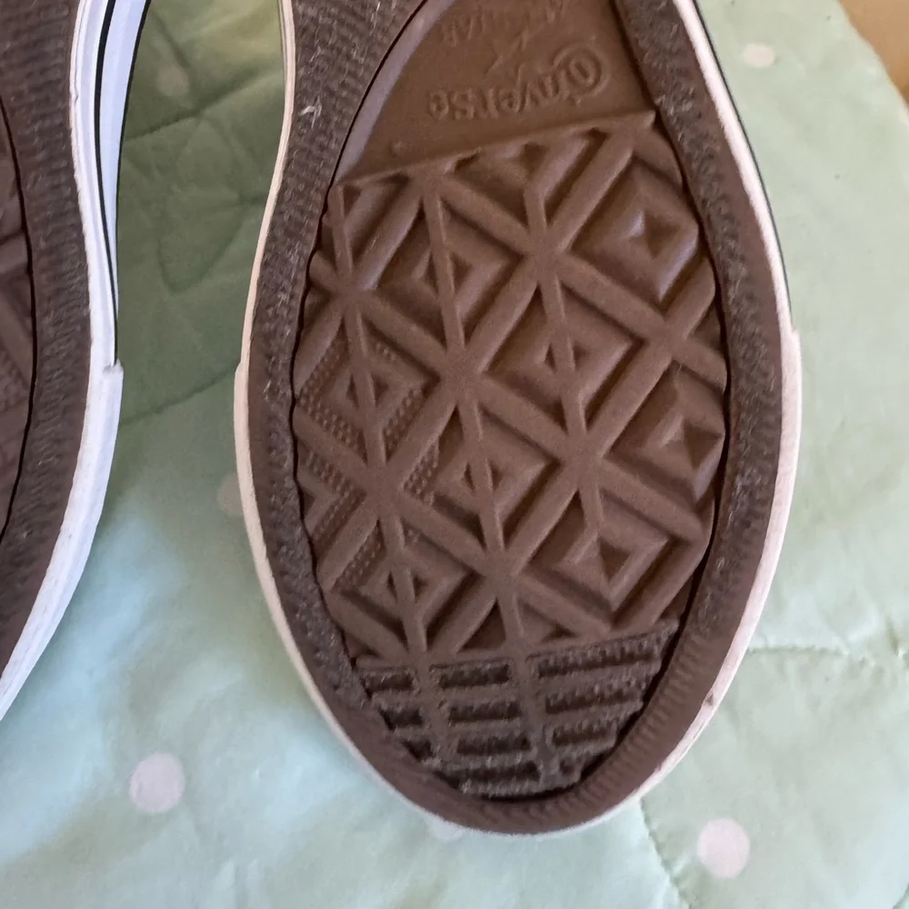 Converse Brown Bear and Trees Pattern Sneakers Kids size 3